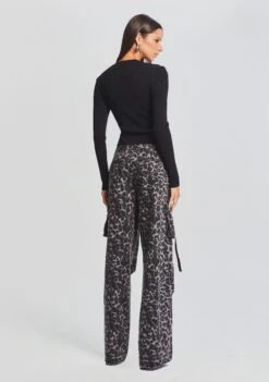 Geo Rib Knit Bodysuit -TrendAura Store Ecommerce Crop 23 09 21 GEOBODYSUIT JANECARGOPANT GREYLEOPARD 568 ECOMM 04705684 cc4a 40a4 882a aa09f717714e