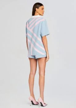 Lei Shirt 8 Lei Shirt -TrendAura Store Ecommerce Crop 24 01 11 LEISHIRT BEAUSHORT JACQUARDBLUEPINK 0594 ECOMM