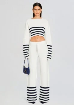 Sharlie Sweater -TrendAura Store Ecommerce Crop 24 01 11 SHARLIESWEATER POEPANT WHIENAVY 0540 ECOMM